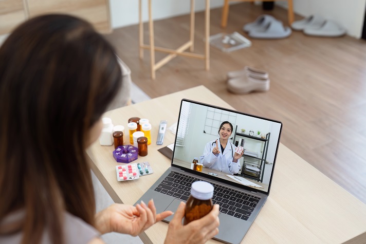 telehealth-vs-pharmacy-who-manages-your-meds-better